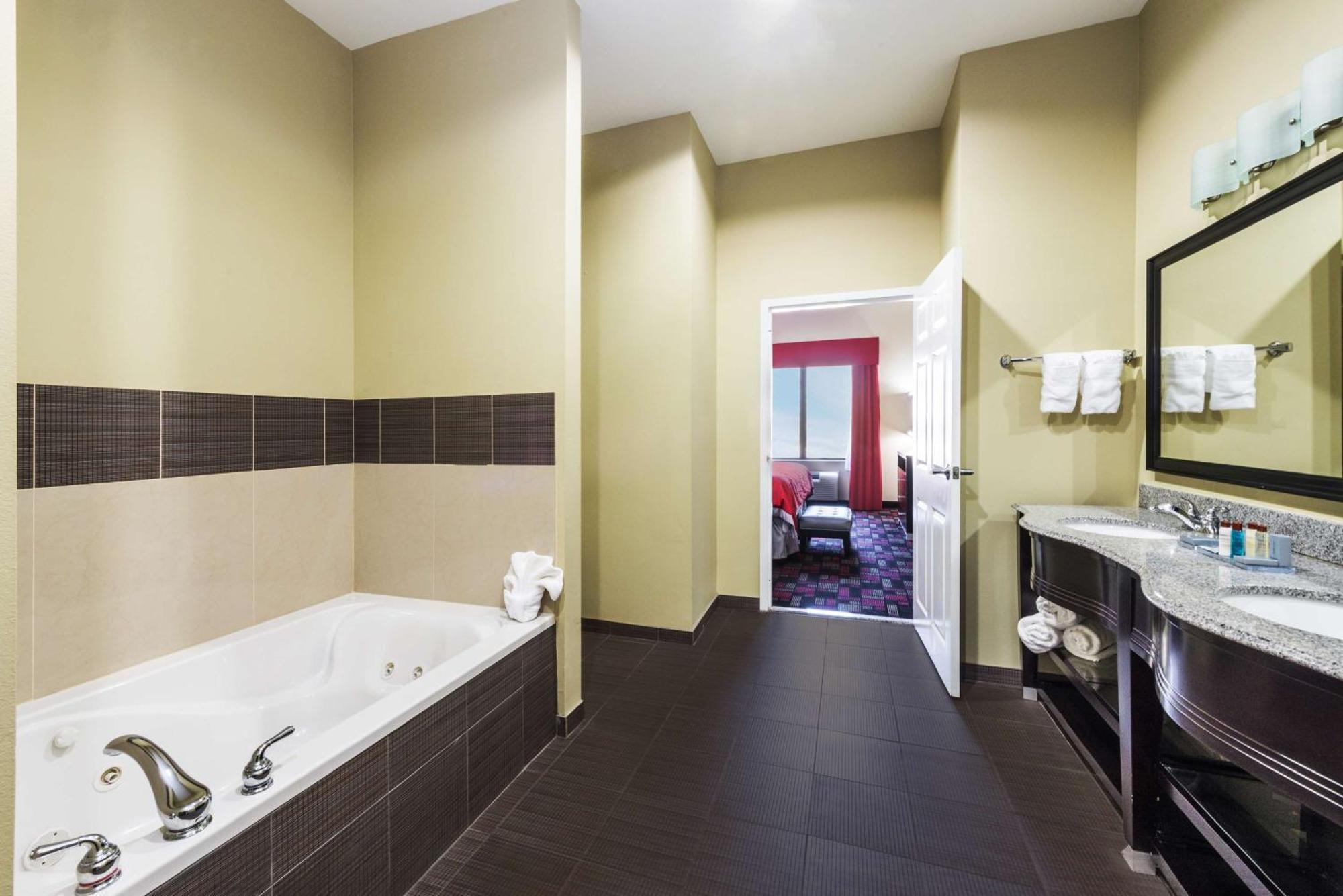 Wingate By Wyndham Lake Charles Casino Area Экстерьер фото