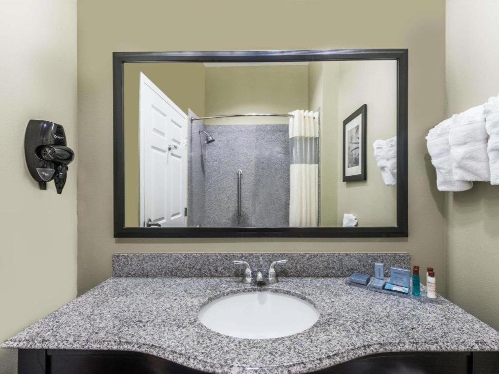 Wingate By Wyndham Lake Charles Casino Area Экстерьер фото