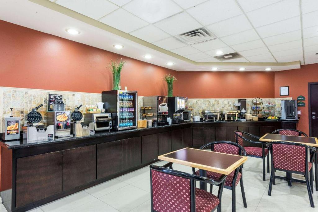 Wingate By Wyndham Lake Charles Casino Area Экстерьер фото